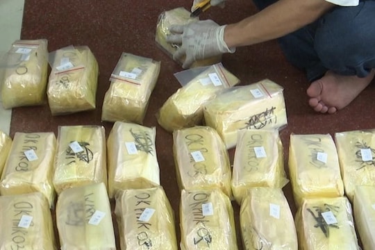 Bán Heroin, Cocaine: Giao Hàng Nhanh Chóng